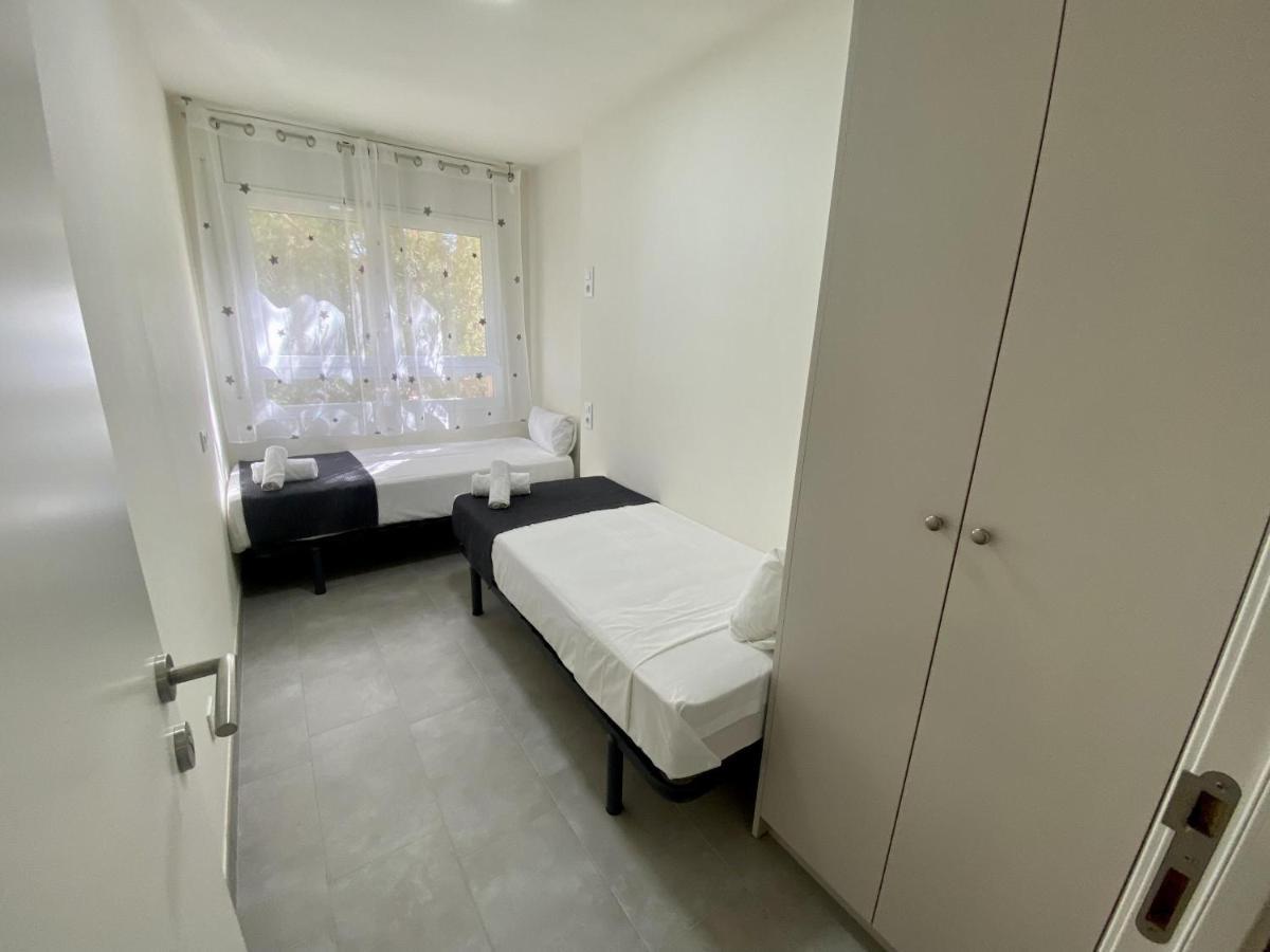 סאלו For A Stay Costa Brava מראה חיצוני תמונה